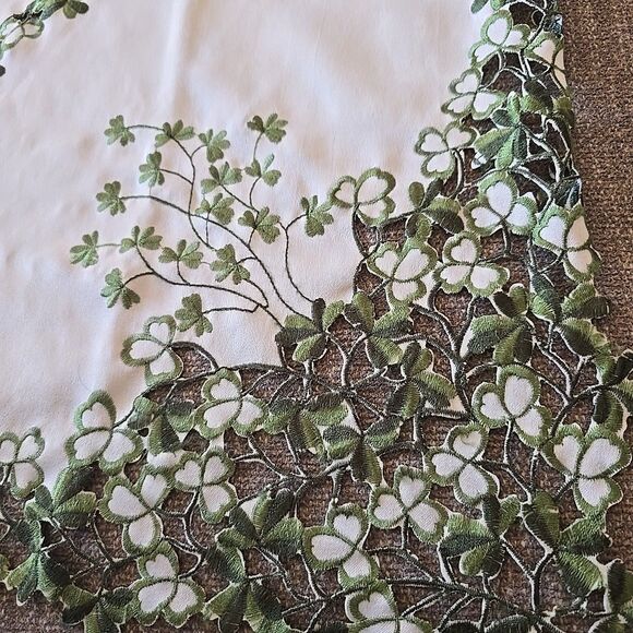 Set Of 6 Holiday Tablecloths Square Embroidered Approx 34" Squares - Picture 3 of 13